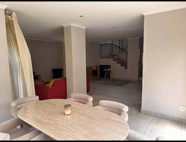 4 BEDROOM TOWNHOUSE FOR SALE IN THATCHFIELD